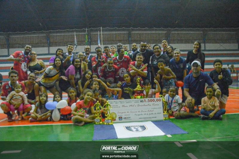 Tottenham/Fabriny Bolos é campeão do Futsal Férias