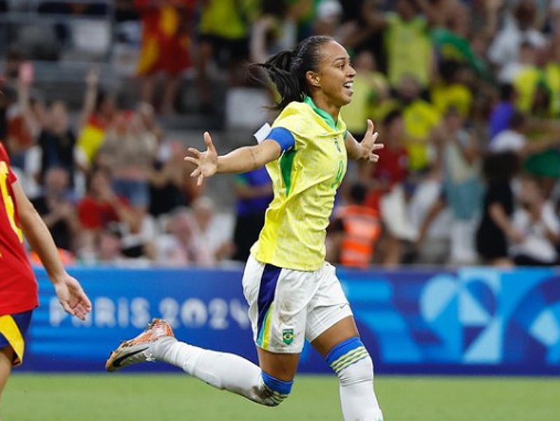 Olimpíada: Brasil derrota Espanha e garante lugar na final do futebol feminino