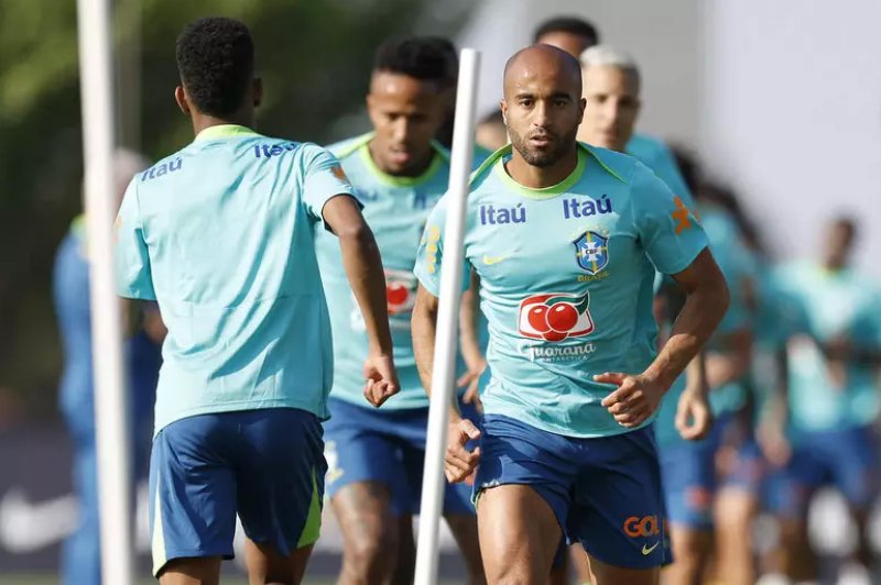 Lucas celebra retorno à Seleção após seis anos: 