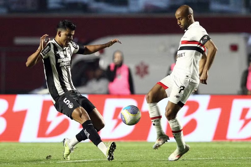 Botafogo e São Paulo jogam esta noite pela Libertadores