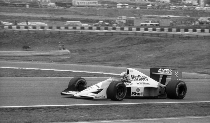 GP de São Paulo de F1 terá homenagem a Senna com volta de McLaren no autódromo