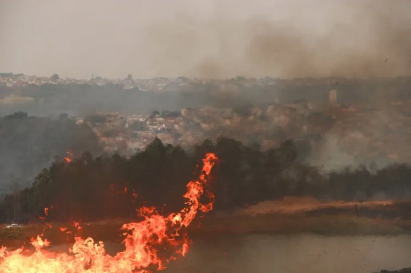 Governo divulga lista de municípios em alerta máximo sobre incêndios