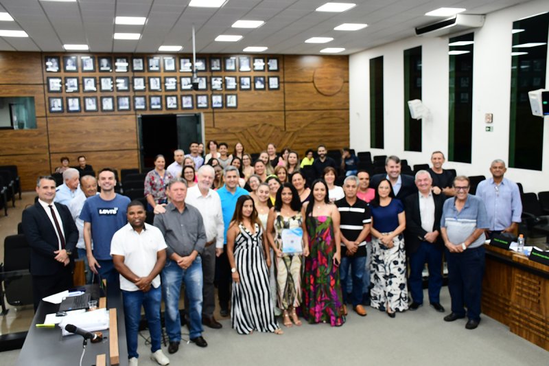 Câmara de Penápolis destaca Elenise Leite com o título de 