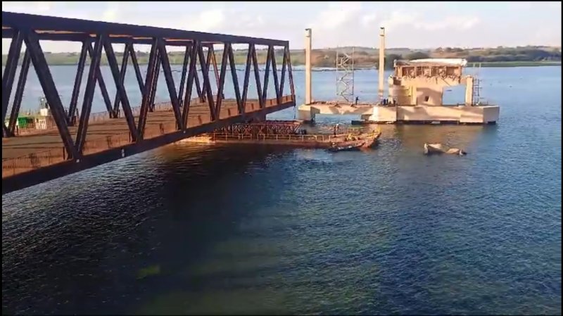 Estrutura de aço já está sendo colocada na ponte do rio Tietê