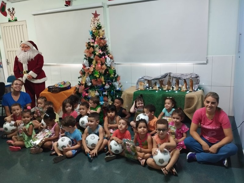 Lactário promove festa e entrega presentes de campanha