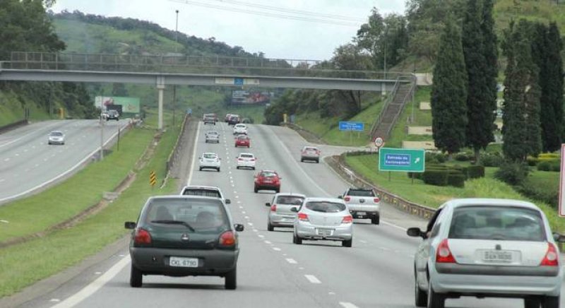 Veja os melhores e piores horários para viajar pelas estradas de SP neste domingo após o Ano Novo