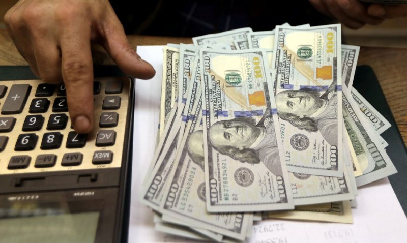 Dólar cai para R$ 5,01 com melhora no mercado externo