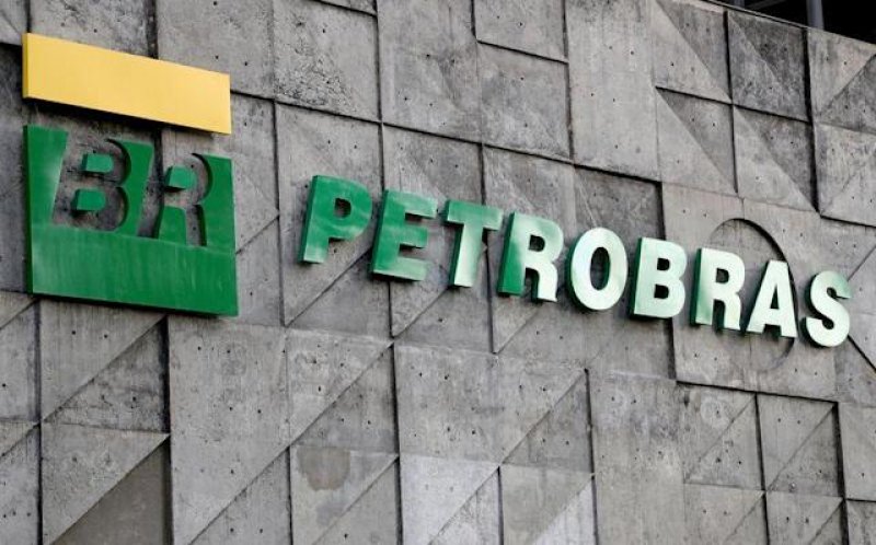 Bolsonaro demitiu presidente da Petrobras após ser alertado sobre crise do diesel