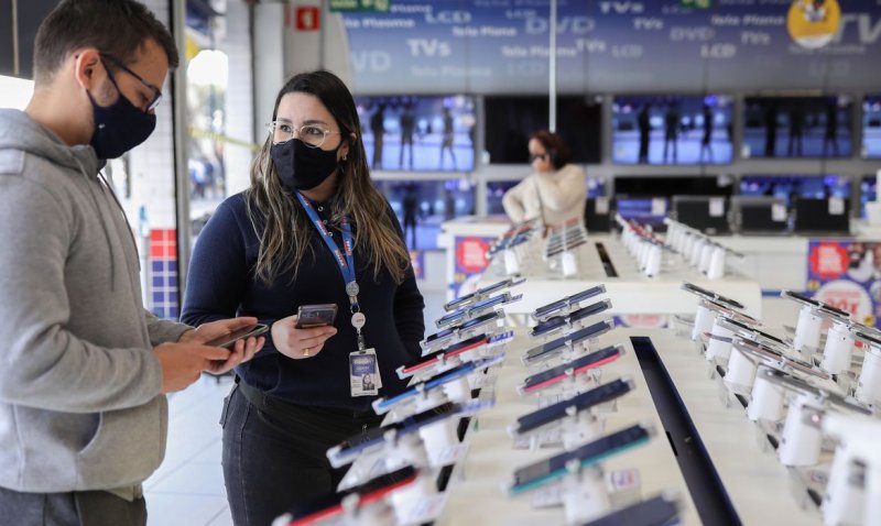 Otimismo dos comerciantes melhora em maio, diz CNC