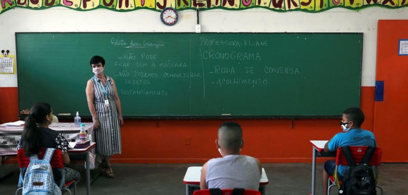 Brasil poderá ter carência de 235 mil professores, diz estudo