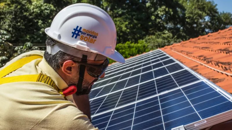 Governo zera impostos federais para painéis solares até o ano de 2026