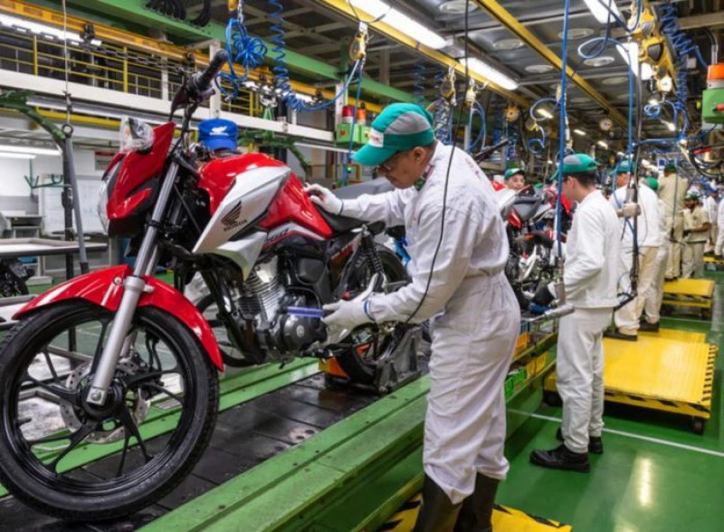 Vendas de motos sobem 32,6% em março ante março de 2022, revela Fenabrave