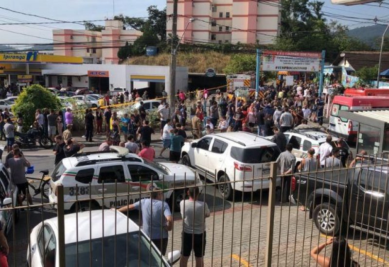 Homem invade creche e mata quatro crianças em Blumenau