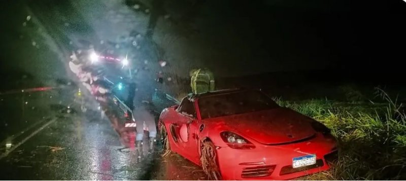 Porsche de R$ 500 mil é encontrado abandonado em rodovia do oeste paulista