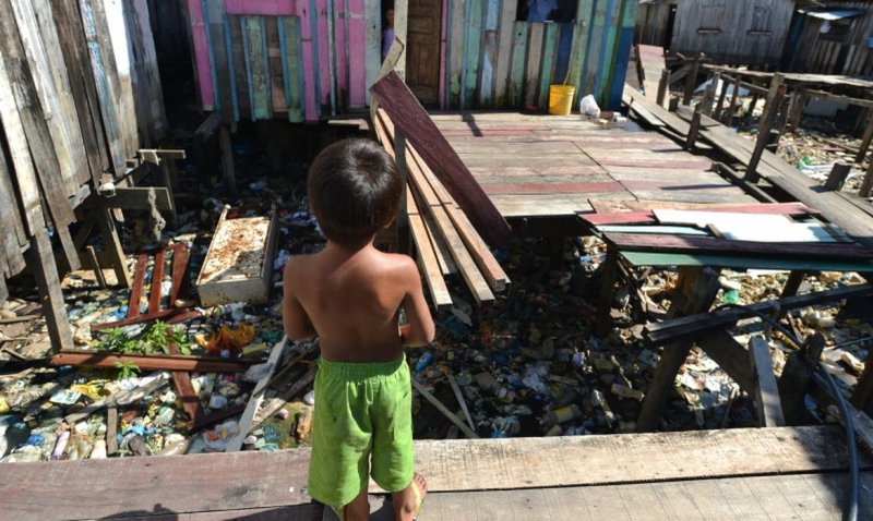 IBGE mostra que 46,219 milhões viviam com algum grau de pobreza não monetária no pré-pandemia