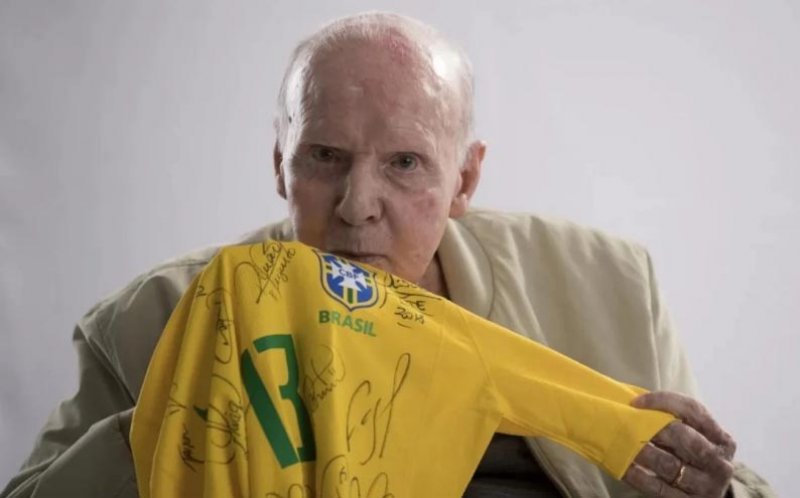 Lenda do futebol brasileiro, Zagallo morre aos 92 anos