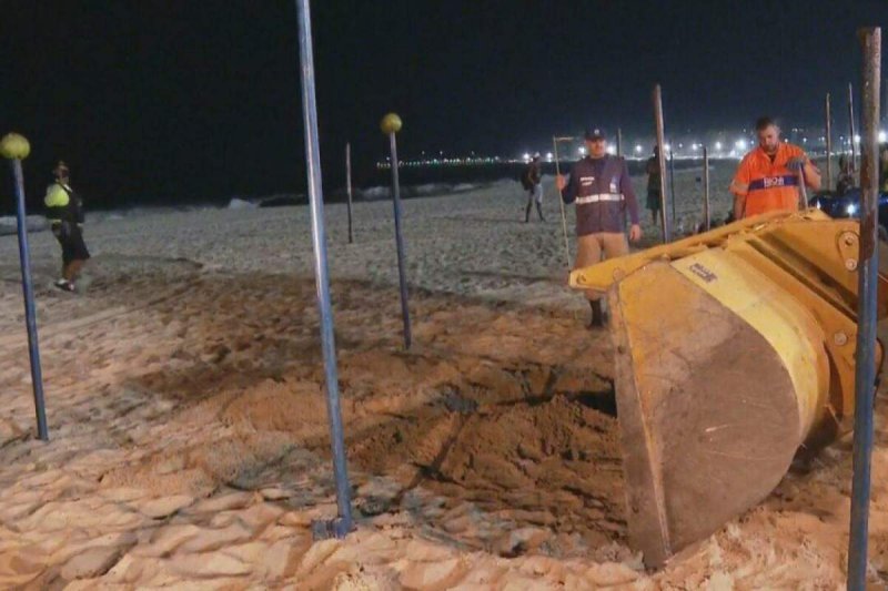 Operação acha facas enterradas nas areias de Copacabana antes de show de Madonna