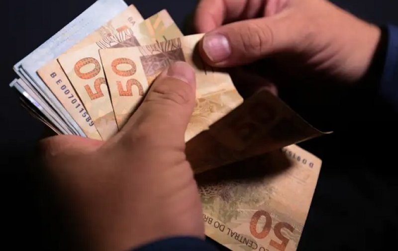 Governo Federal eleva estimativa de salário mínimo para R$ 1.509 em 2025