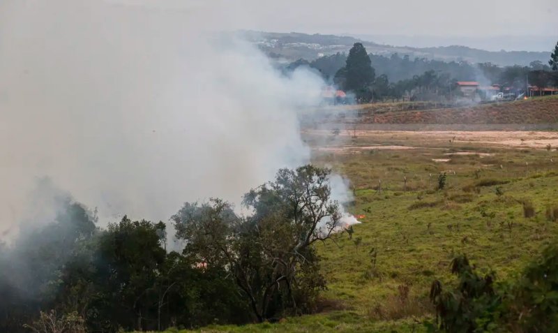 Trabalhador e brigadista morrem em incêndios em São Paulo