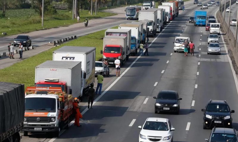 Bolsonaro faz apelo para que caminhoneiros não entrem em greve