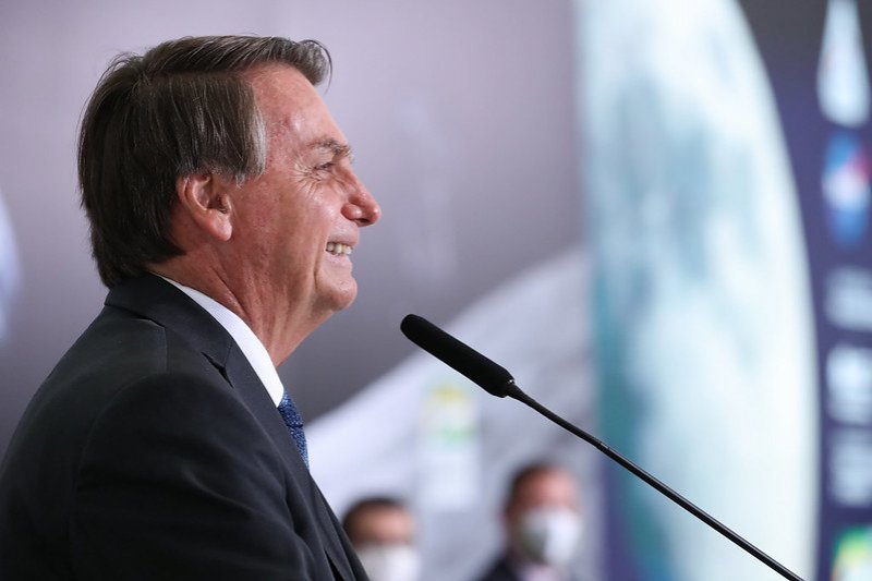 Bolsonaro anuncia novo Bolsa Família de R$ 300